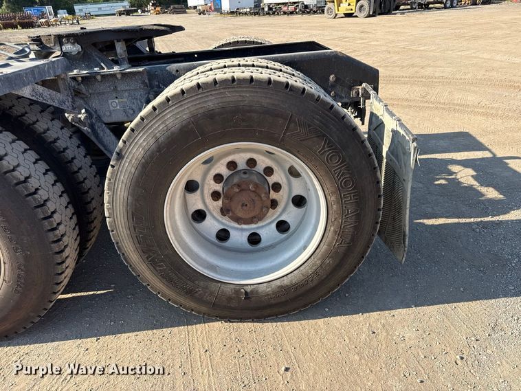 image for item EV6114 2019 Kenworth T880 semi truck