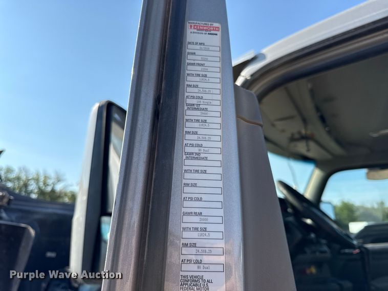 image for item EV6114 2019 Kenworth T880 semi truck