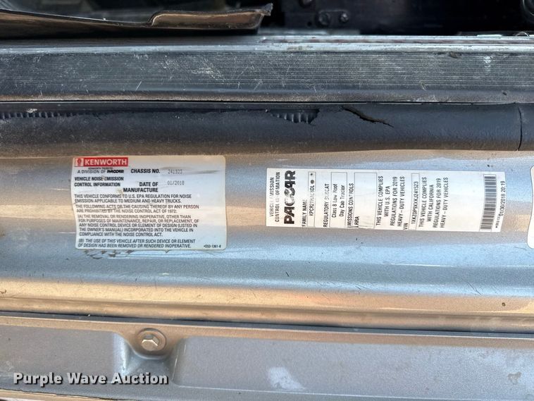 image for item EV6114 2019 Kenworth T880 semi truck