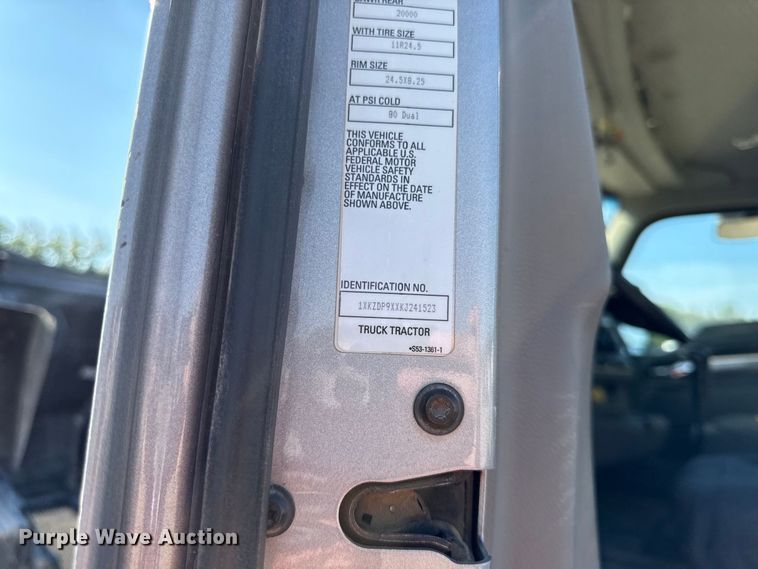 image for item EV6114 2019 Kenworth T880 semi truck