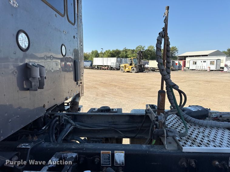 image for item EV6116 2018 Peterbilt 567 truck cab and chassis