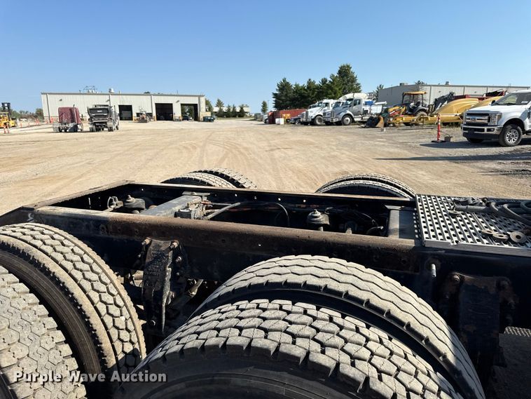 image for item EV6116 2018 Peterbilt 567 truck cab and chassis