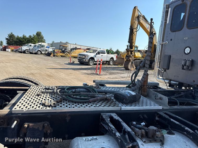 image for item EV6116 2018 Peterbilt 567 truck cab and chassis