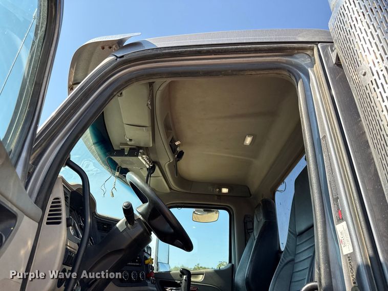 image for item EV6116 2018 Peterbilt 567 truck cab and chassis