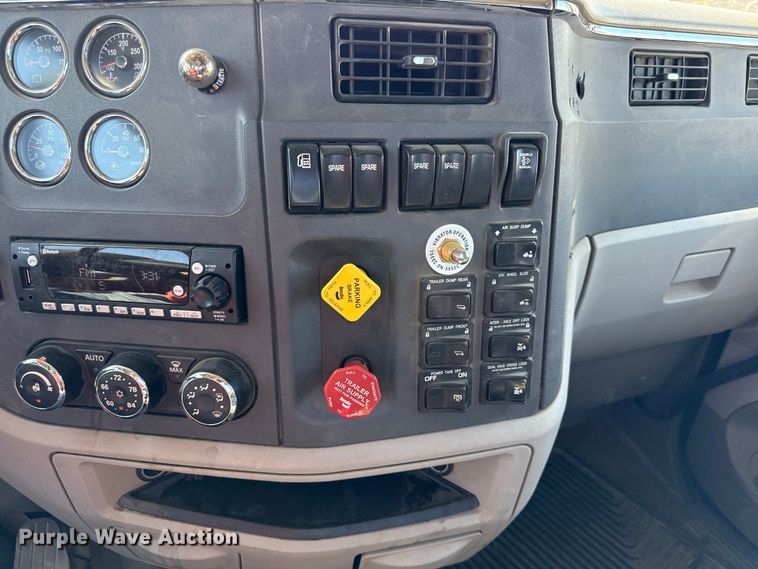 image for item EV6116 2018 Peterbilt 567 truck cab and chassis