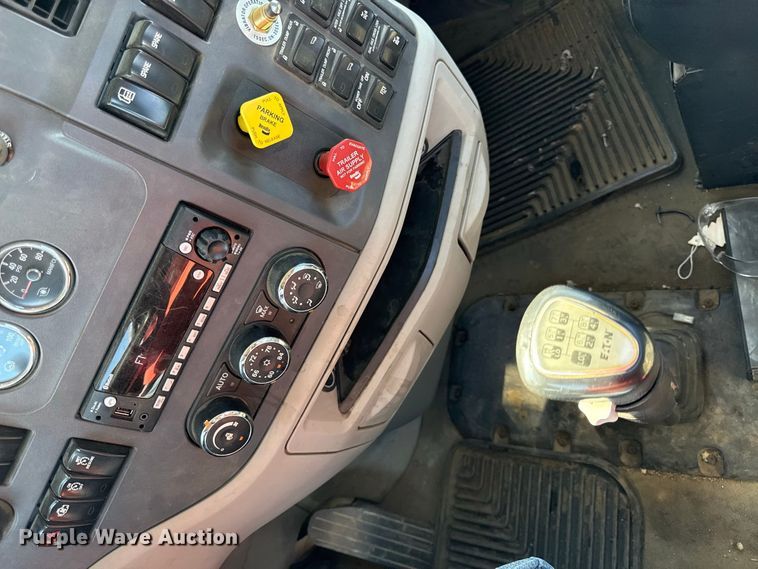 image for item EV6116 2018 Peterbilt 567 truck cab and chassis