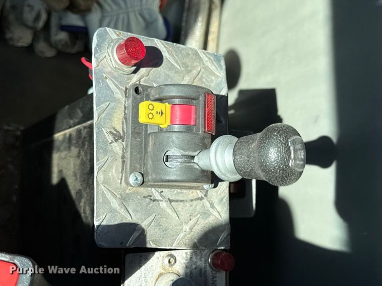 image for item EV6116 2018 Peterbilt 567 truck cab and chassis