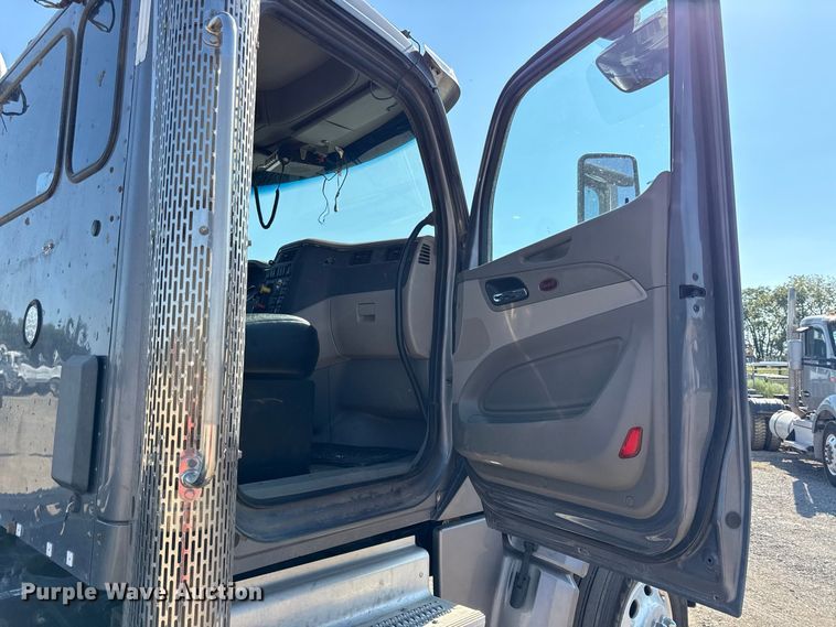 image for item EV6116 2018 Peterbilt 567 truck cab and chassis