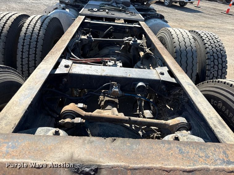 image for item EV6116 2018 Peterbilt 567 truck cab and chassis