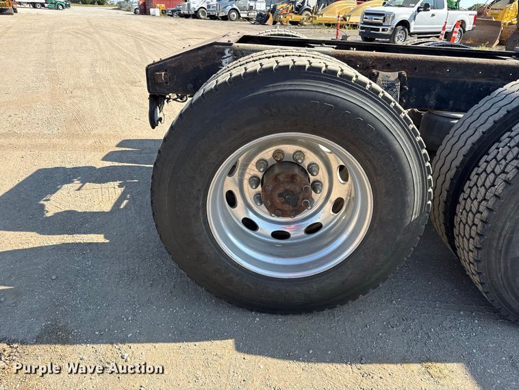 image for item EV6116 2018 Peterbilt 567 truck cab and chassis