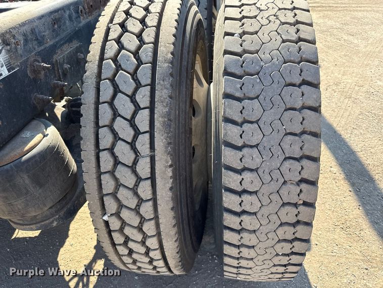 image for item EV6116 2018 Peterbilt 567 truck cab and chassis