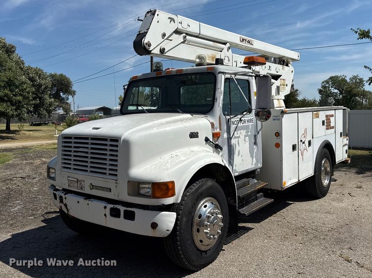 2001 International 4700 bucket truck