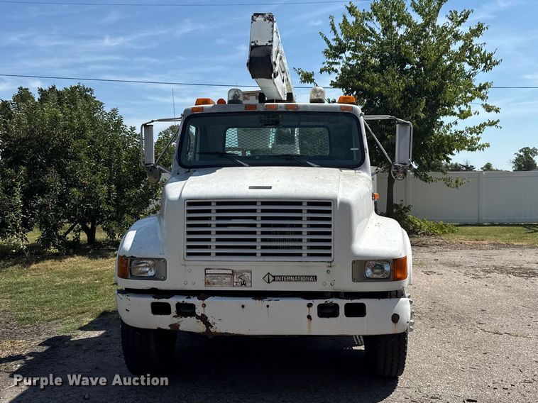 image for item EV6122 2001 International 4700 bucket truck