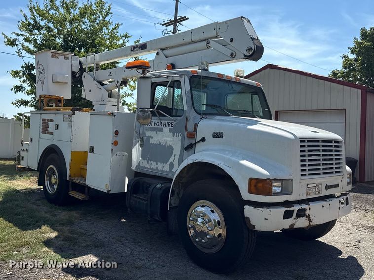 image for item EV6122 2001 International 4700 bucket truck
