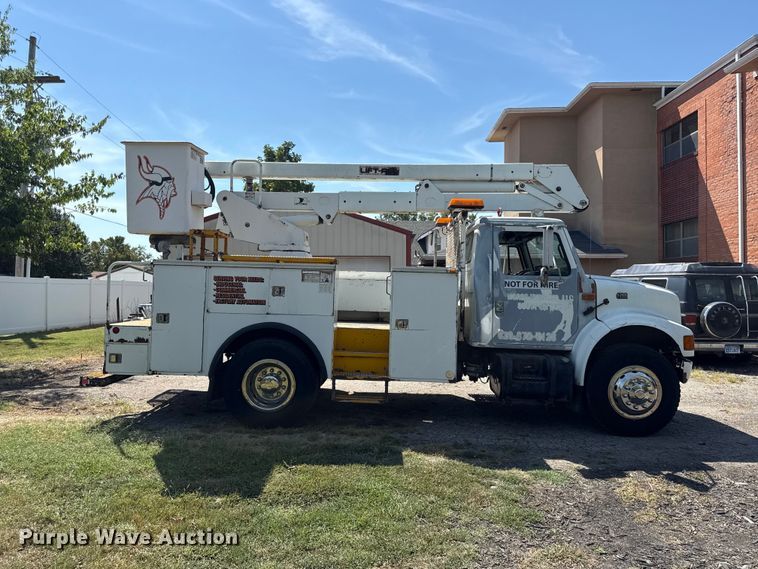 image for item EV6122 2001 International 4700 bucket truck