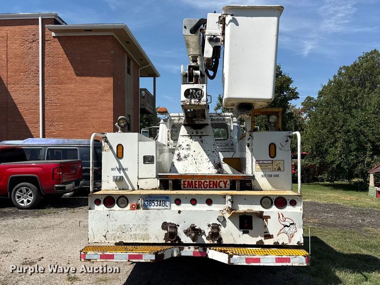 image for item EV6122 2001 International 4700 bucket truck
