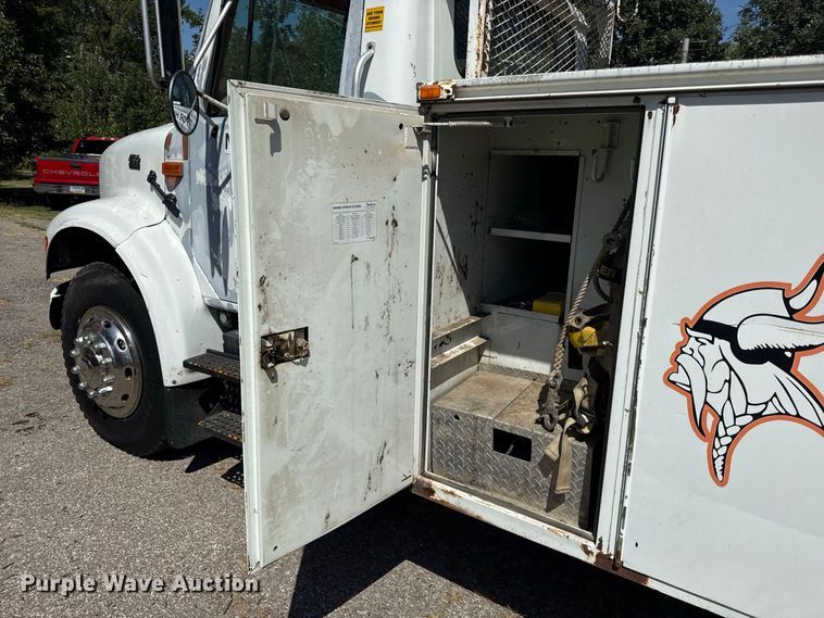 image for item EV6122 2001 International 4700 bucket truck