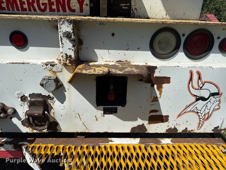 image for item EV6122 2001 International 4700 bucket truck