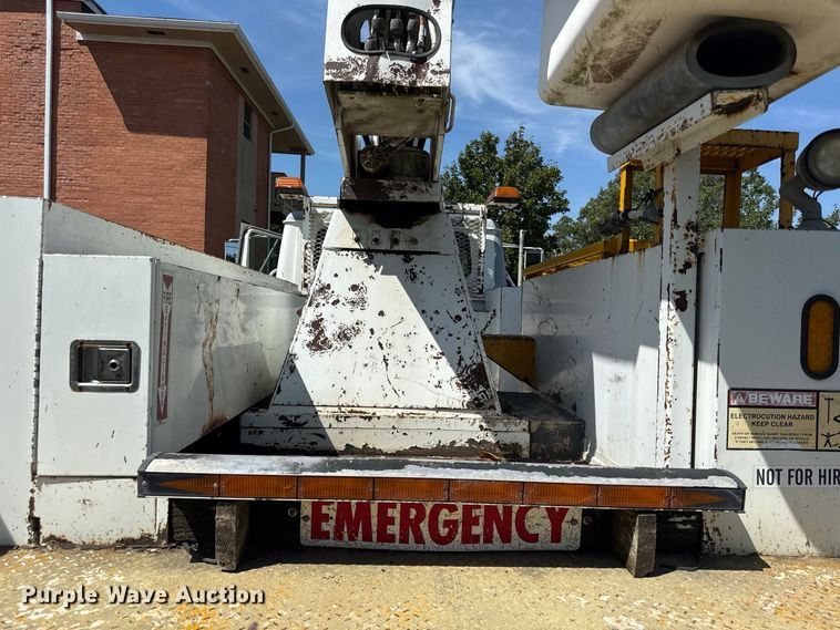 image for item EV6122 2001 International 4700 bucket truck