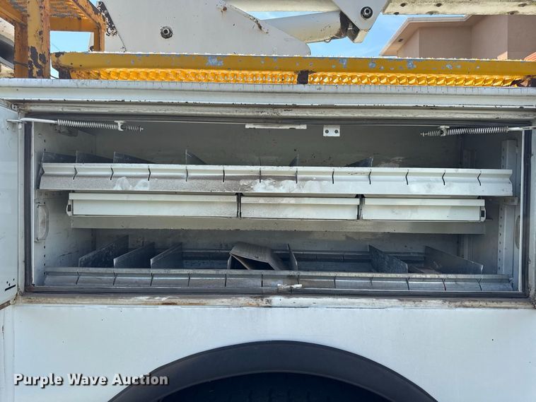 image for item EV6122 2001 International 4700 bucket truck