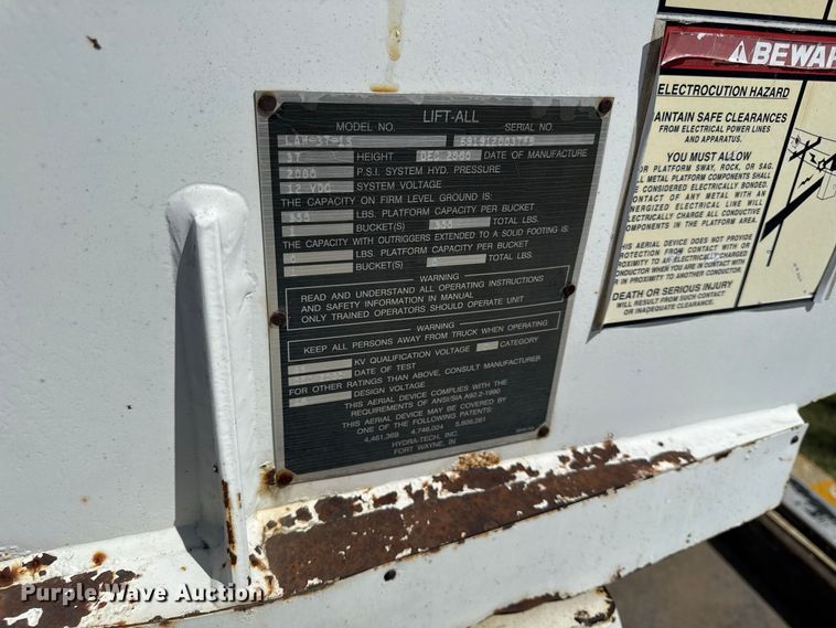 image for item EV6122 2001 International 4700 bucket truck