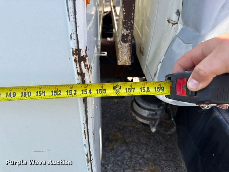 image for item EV6122 2001 International 4700 bucket truck