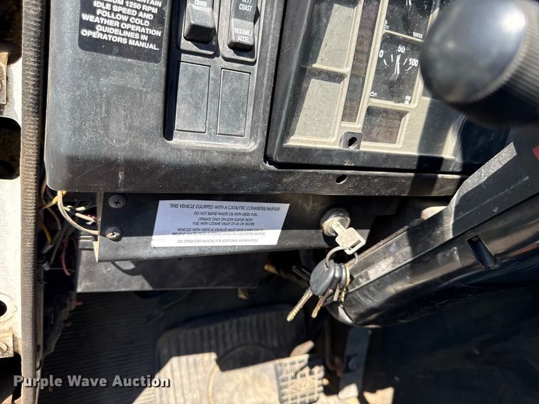 image for item EV6122 2001 International 4700 bucket truck