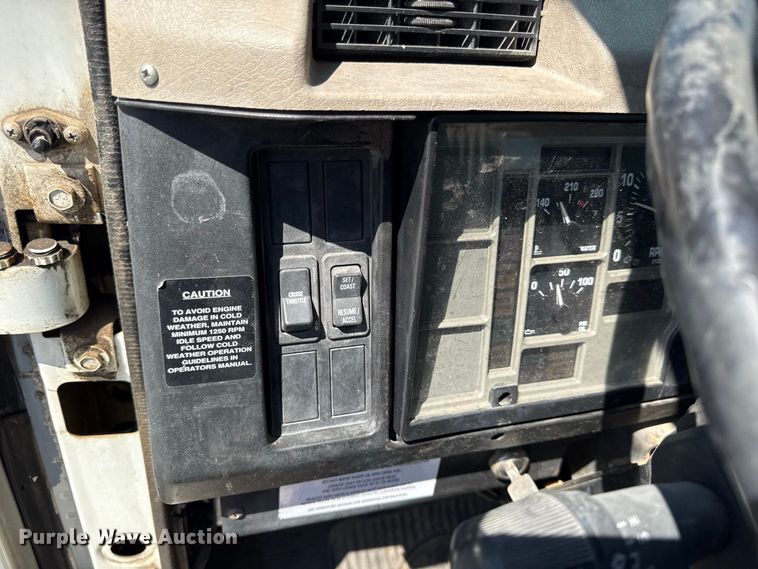 image for item EV6122 2001 International 4700 bucket truck