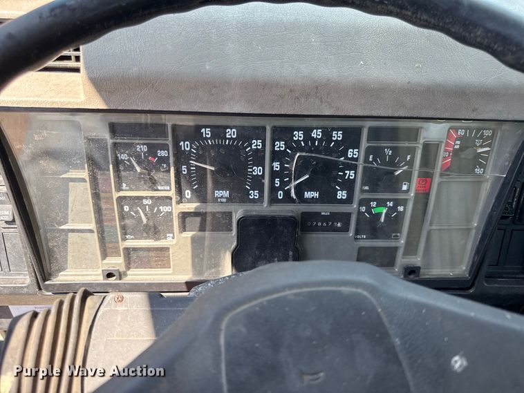 image for item EV6122 2001 International 4700 bucket truck