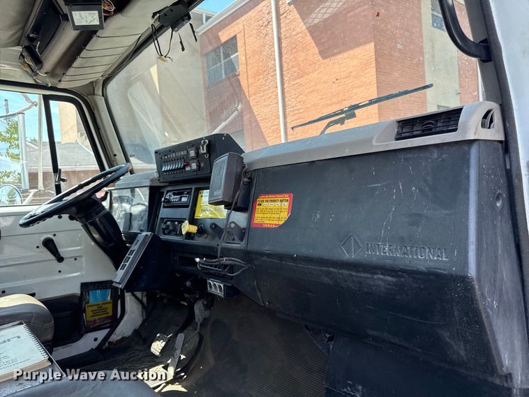 image for item EV6122 2001 International 4700 bucket truck