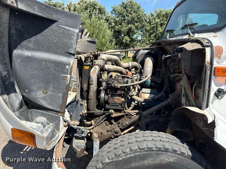 image for item EV6122 2001 International 4700 bucket truck