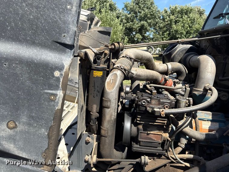 image for item EV6122 2001 International 4700 bucket truck