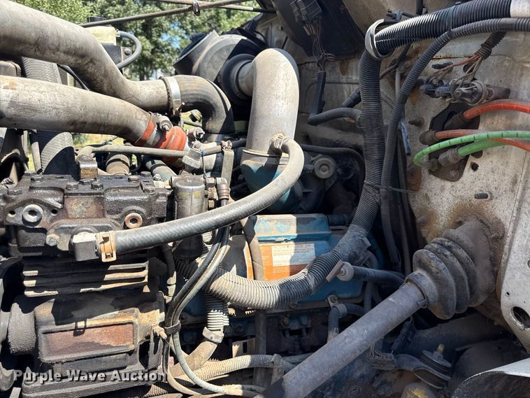 image for item EV6122 2001 International 4700 bucket truck