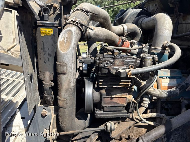 image for item EV6122 2001 International 4700 bucket truck