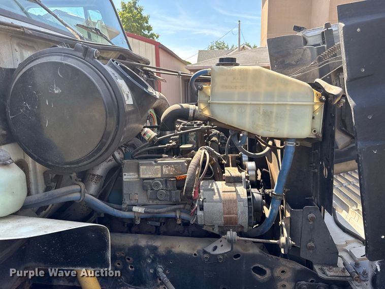 image for item EV6122 2001 International 4700 bucket truck