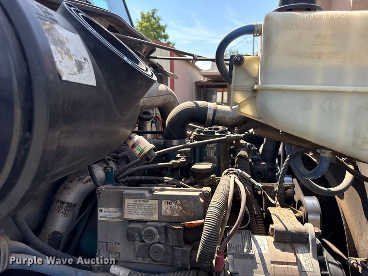 image for item EV6122 2001 International 4700 bucket truck