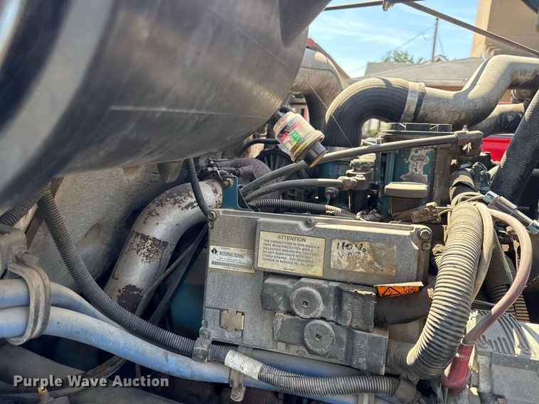 image for item EV6122 2001 International 4700 bucket truck