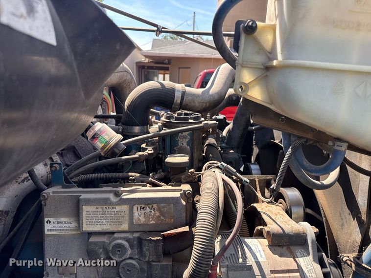 image for item EV6122 2001 International 4700 bucket truck