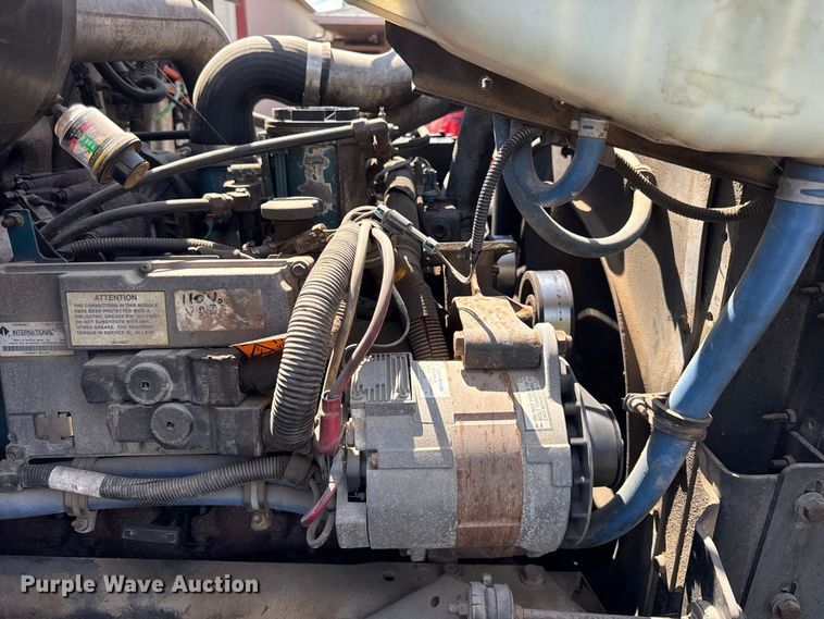 image for item EV6122 2001 International 4700 bucket truck