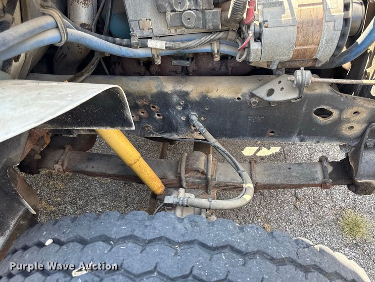 image for item EV6122 2001 International 4700 bucket truck