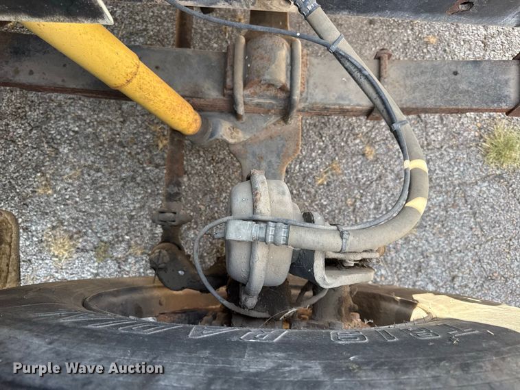 image for item EV6122 2001 International 4700 bucket truck