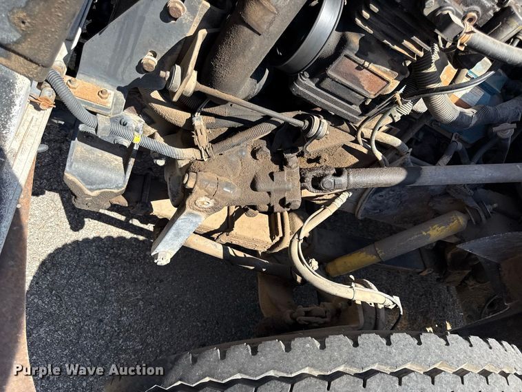 image for item EV6122 2001 International 4700 bucket truck