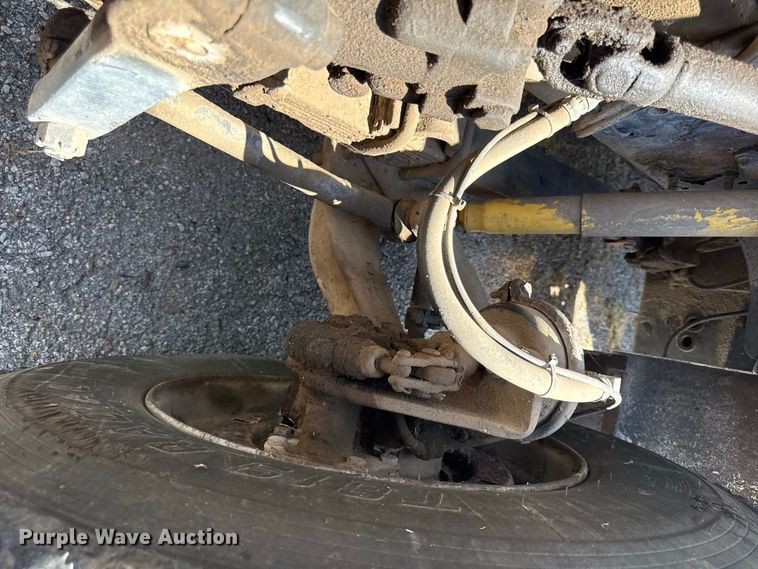 image for item EV6122 2001 International 4700 bucket truck