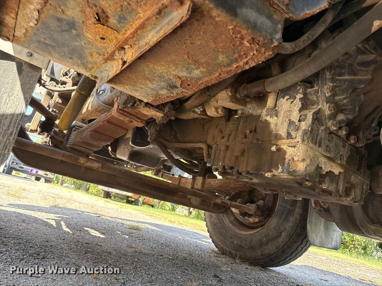 image for item EV6122 2001 International 4700 bucket truck