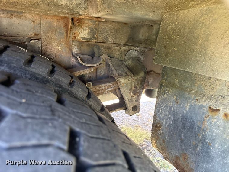 image for item EV6122 2001 International 4700 bucket truck