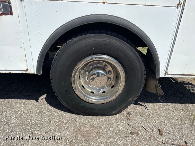 image for item EV6122 2001 International 4700 bucket truck
