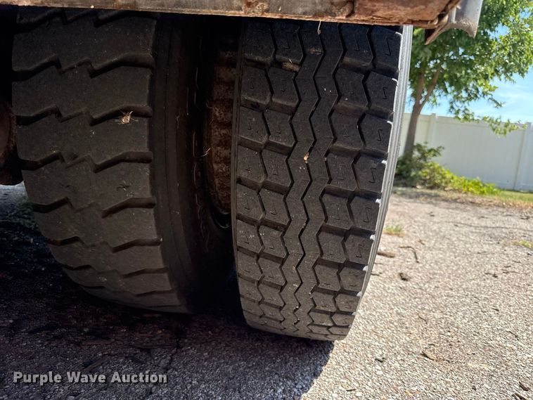 image for item EV6122 2001 International 4700 bucket truck