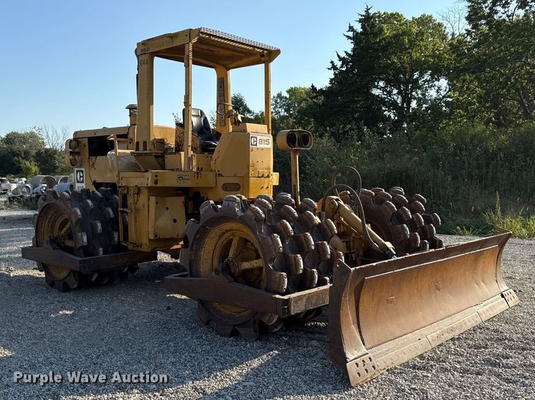 image for item EV6131 1975 Caterpillar 815 soil compactor