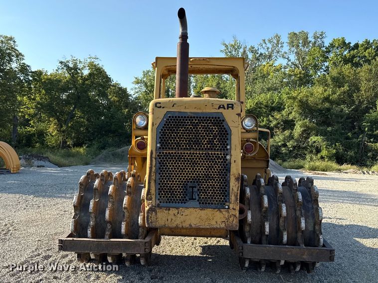 image for item EV6131 1975 Caterpillar 815 soil compactor