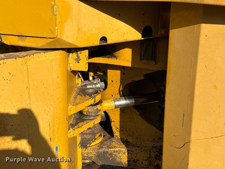 image for item EV6131 1975 Caterpillar 815 soil compactor